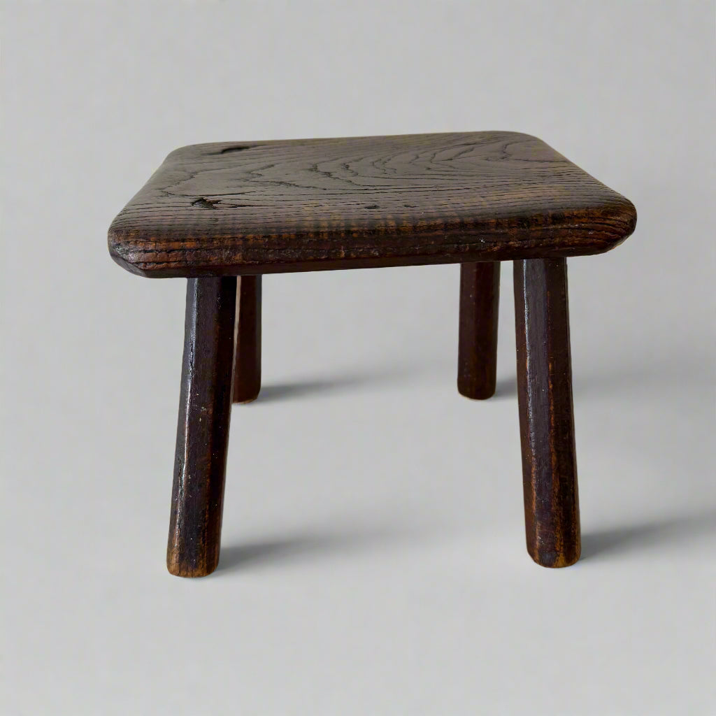 Georgian dairy stool