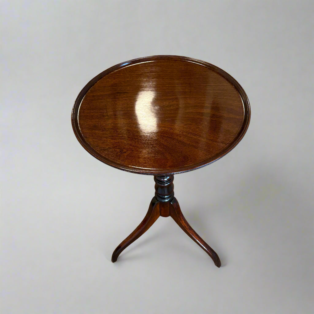 Early 19th century mahogany tilt-top tripod table 
