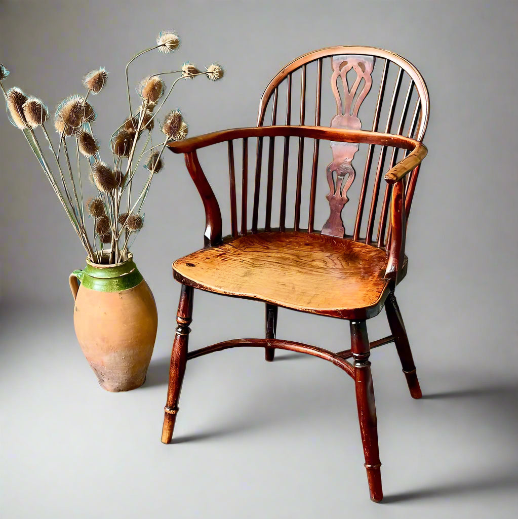 Early 19th century yew and elm low backed Windsor chair 