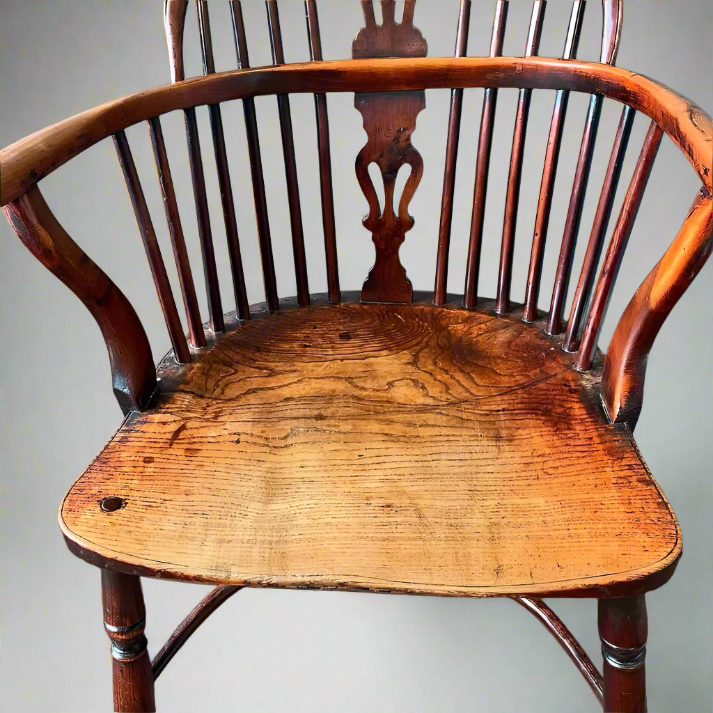 Early 19th century yew and elm low backed Windsor chair 