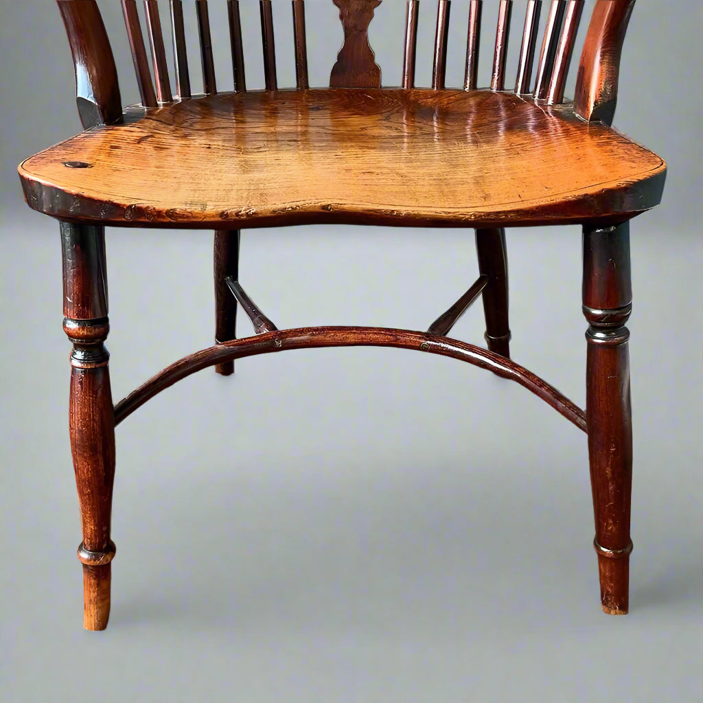 Early 19th century yew and elm low backed Windsor chair 