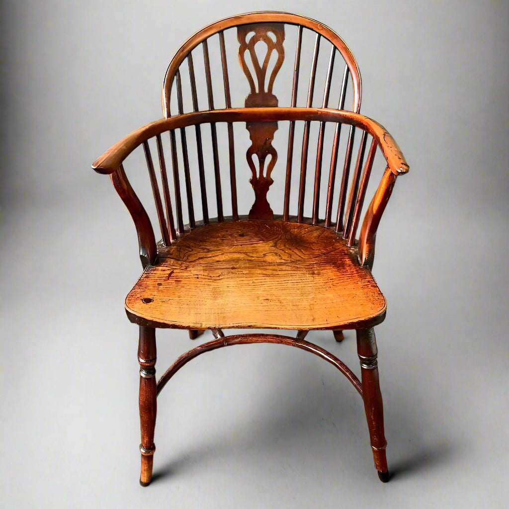 Early 19th century yew and elm low backed Windsor chair 